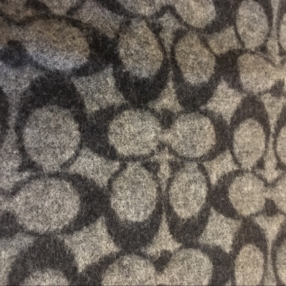 🌲COACH SIGNATURE Scottish Wool Scarf Never Worn🌲 - Picture 4 of 5